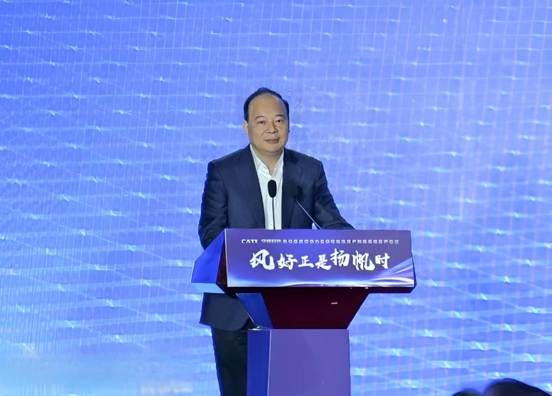 02-配文插图-yp电子董事长、总经理曾毓群发表致辞.png